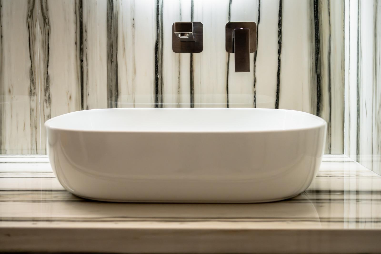 Bagno in Zebrino | Rivestimento di Design e Lusso 3